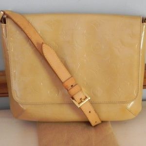 Louis Vuitton Thompson Vernis Shoulder beige